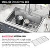 Lavabo de cocina tipo estación de trabajo con un receptáculo de acero inoxidable de 33" de montaje bajo encimera encastrado, con reborde WorkFlow™ y accesorios